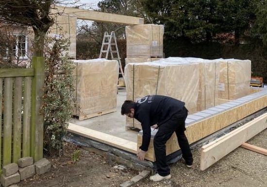 Autoconstruction d'un atelier en bloc de bois isolé