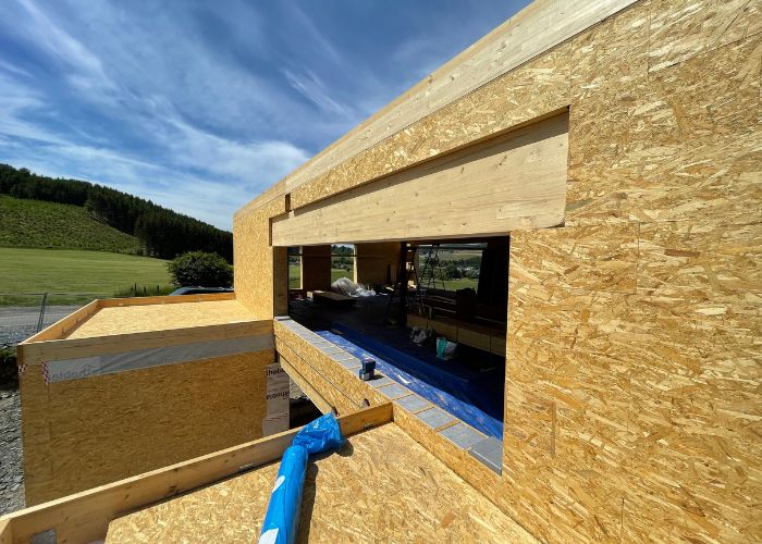 Construction en bois d'une maison contemporaine