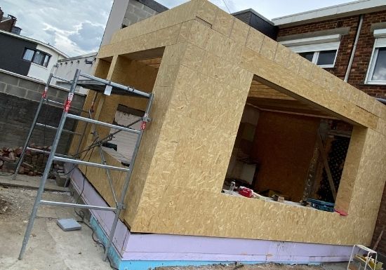 Autoconstruction d'une maison ossature bois unifamiliale à Heure-le-Romain